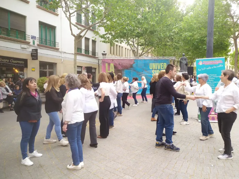 Danzas del mundo La UP sale a la calle
